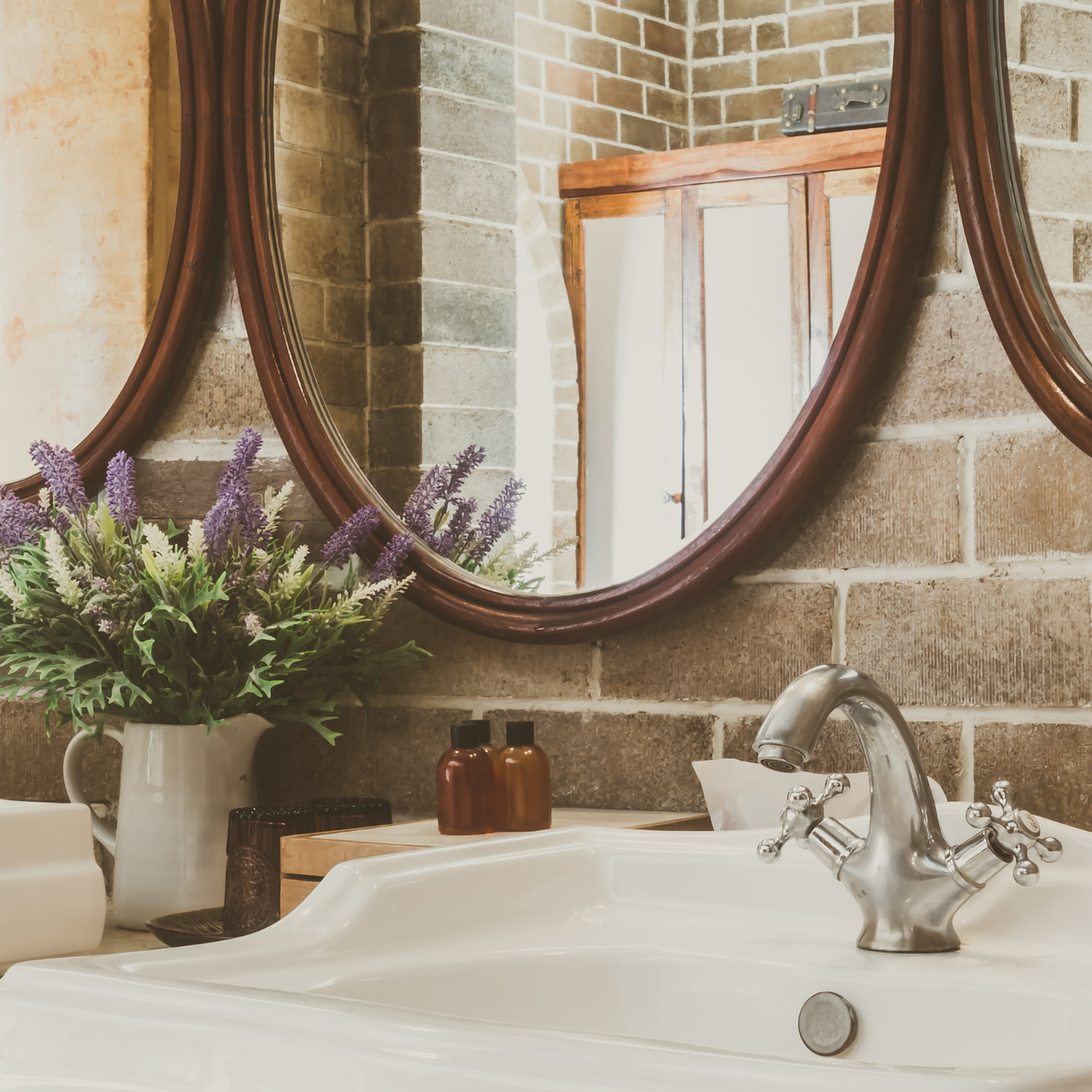 Robinet de salle de bain : astuces pour bien l’installer et le garder comme neuf