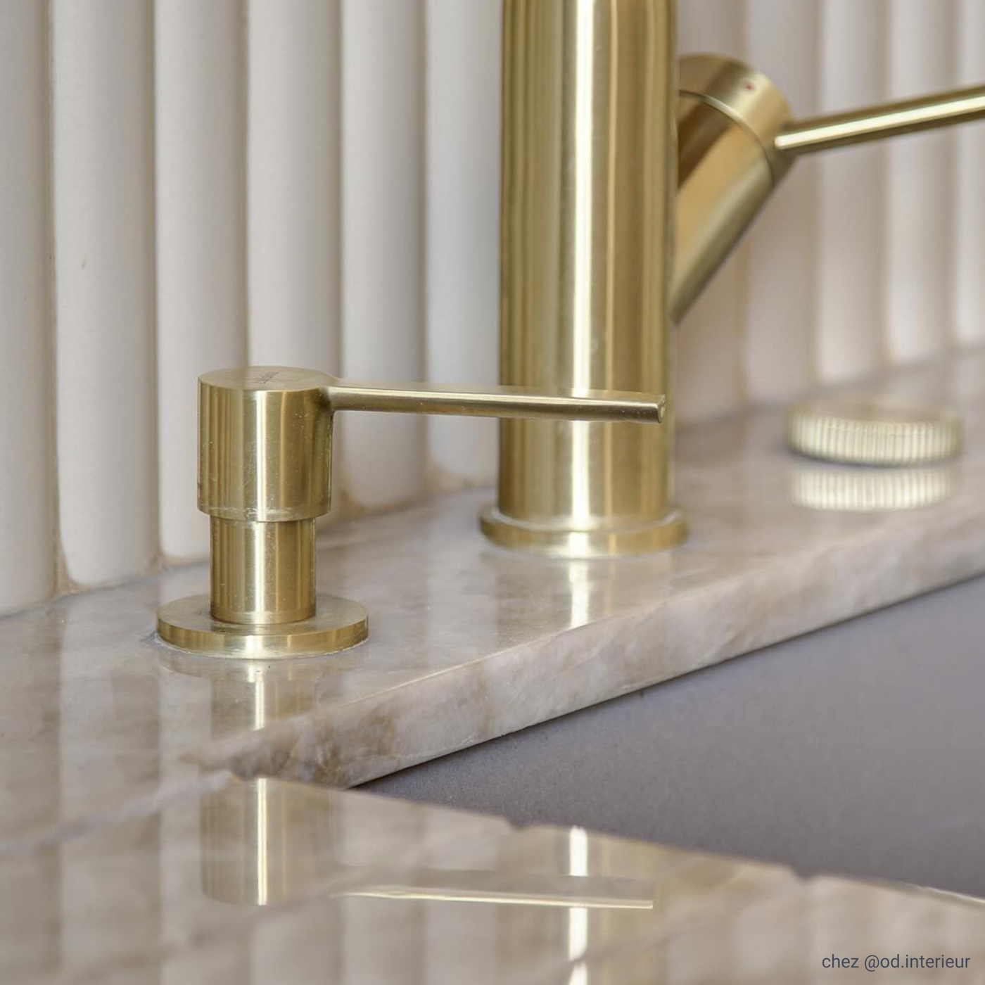 Distributeur savon cuisine encastrable Luisina inox doré