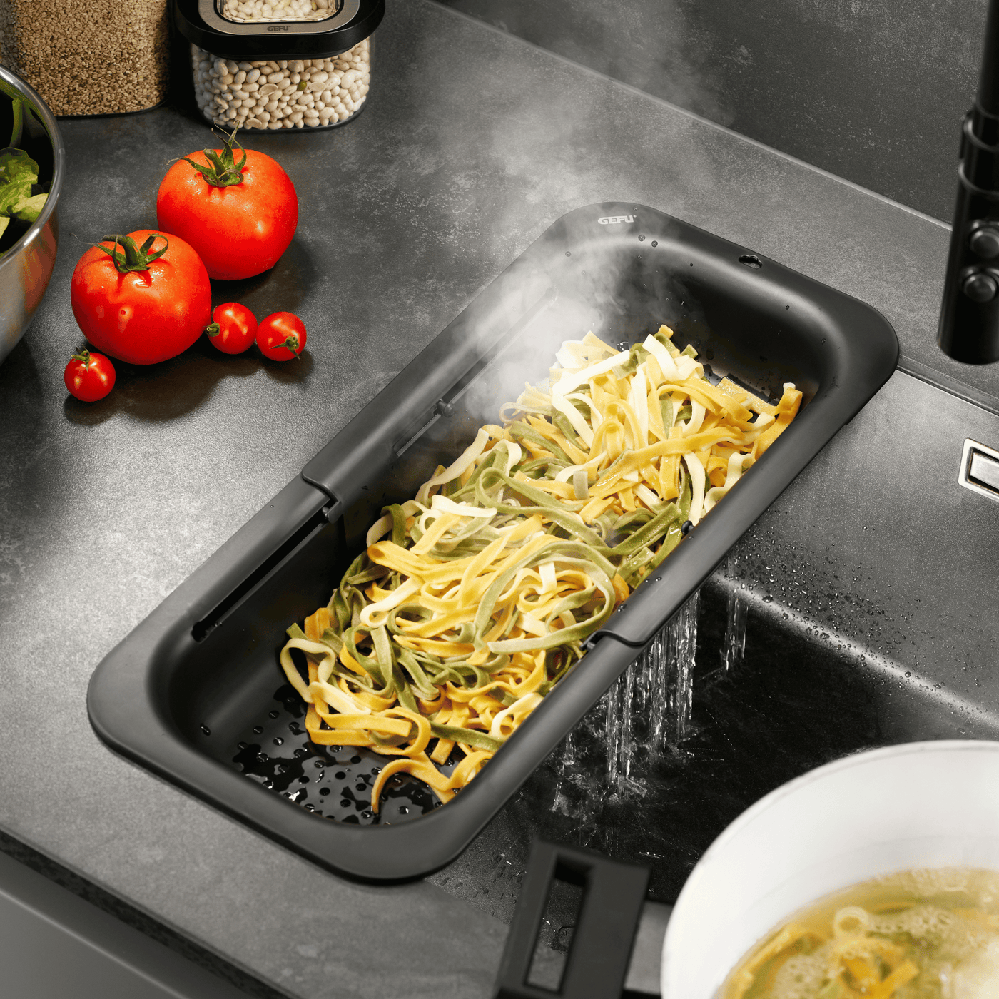 Passoire évier extensible Gefu DRENARE pour une cuisine aménagée