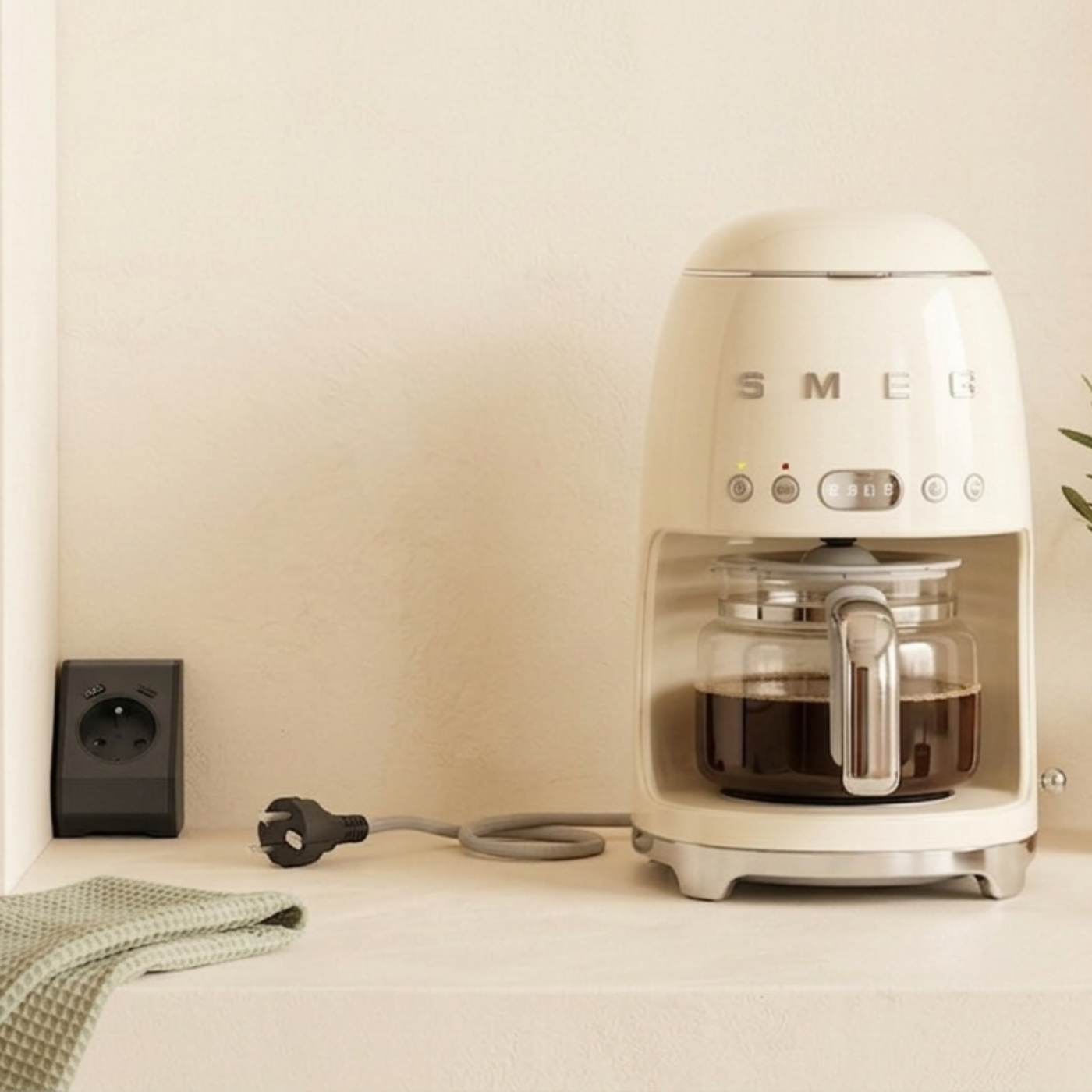 Prise d'angle cuisine TETRIS - Triple prise, 1 prise + 1 prise USB-A + 1 prise USB-C