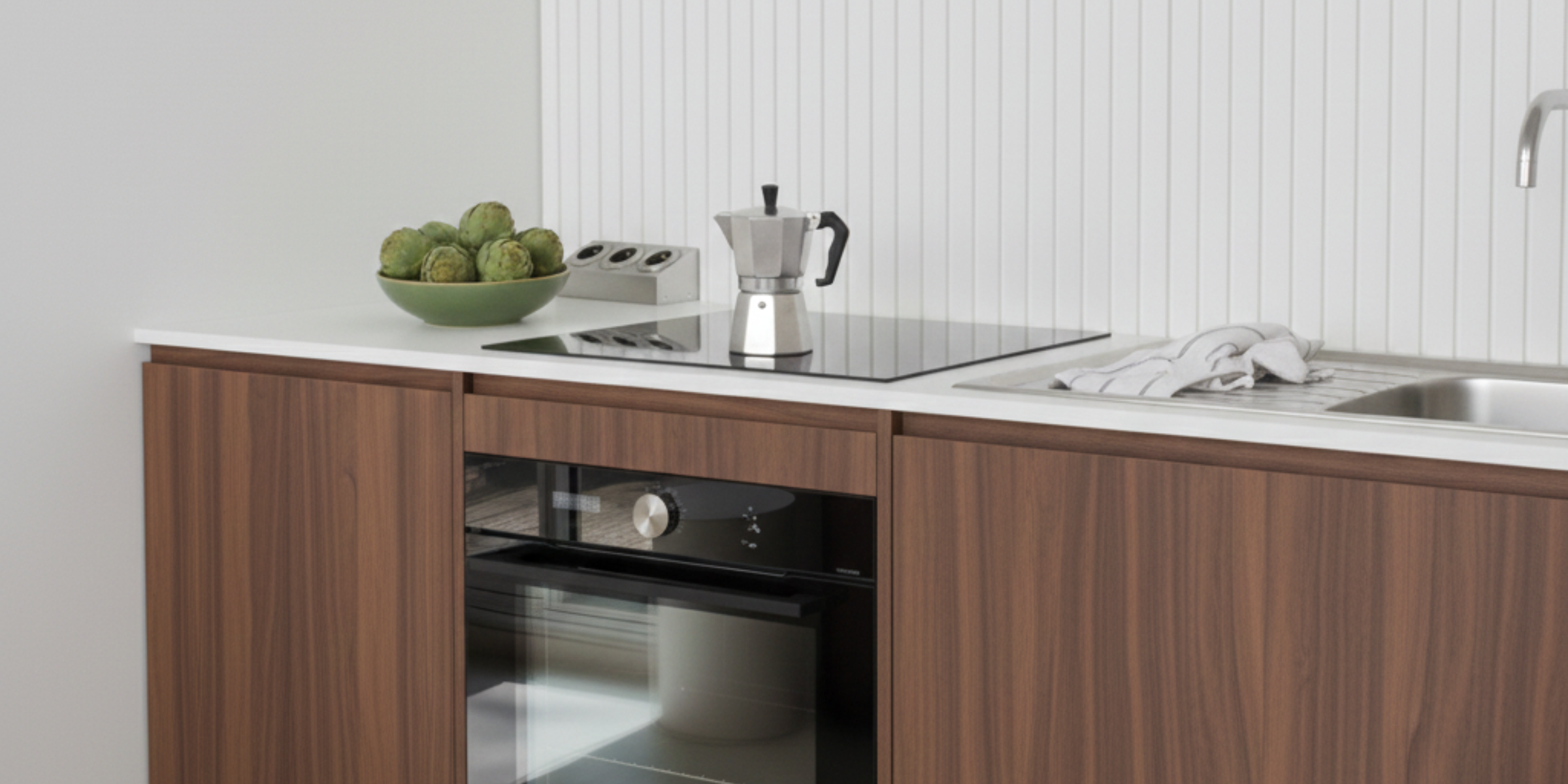 Prise cuisine BARRY bloc 3 prises inox brossé, accessoire pratique et élégant pour plan de travail de cuisine moderne.