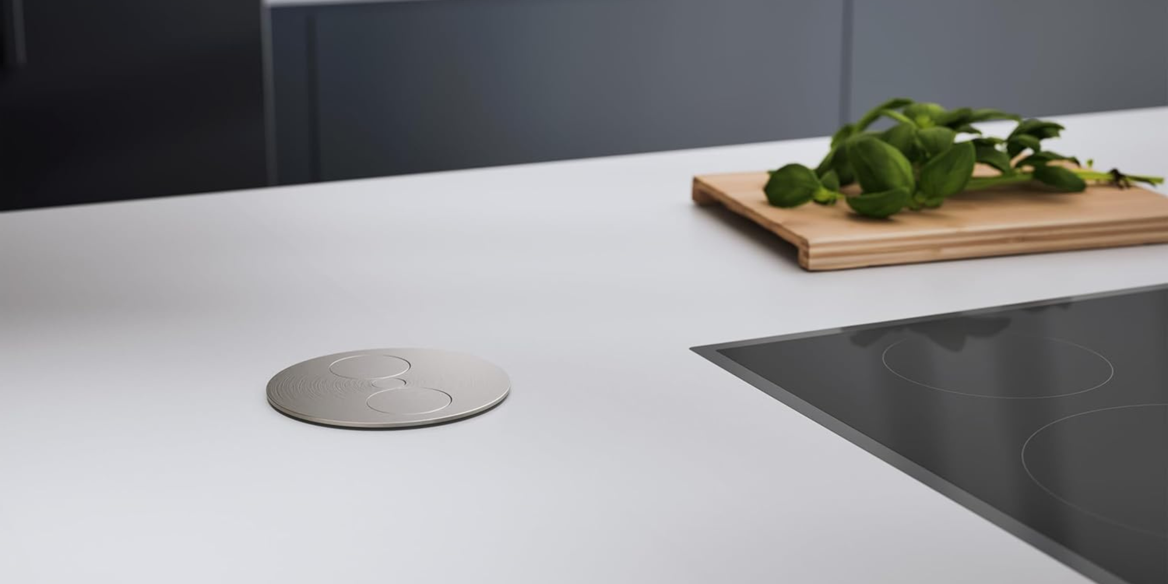 Prise plan de travail DELTA, multiprise 1 prise + 2 USB-A à encastrer inox, discrète et pratique pour appareils et recharges.