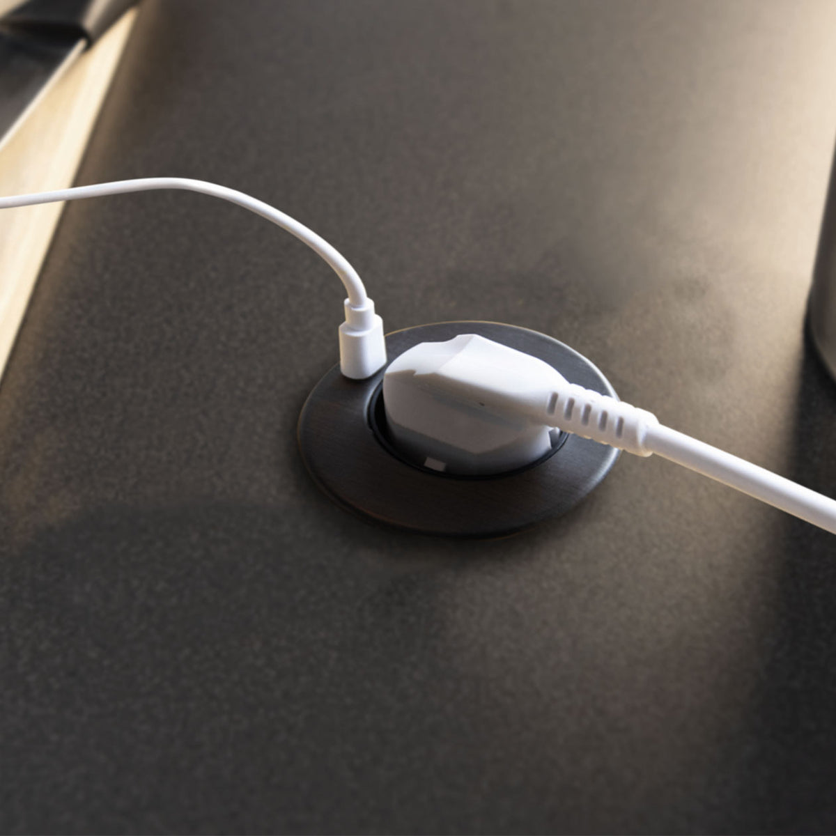 Prise plan de travail HOP - Multiprise 1 prise + 1 USB-C + 1 adaptateur USB à encastrer noir