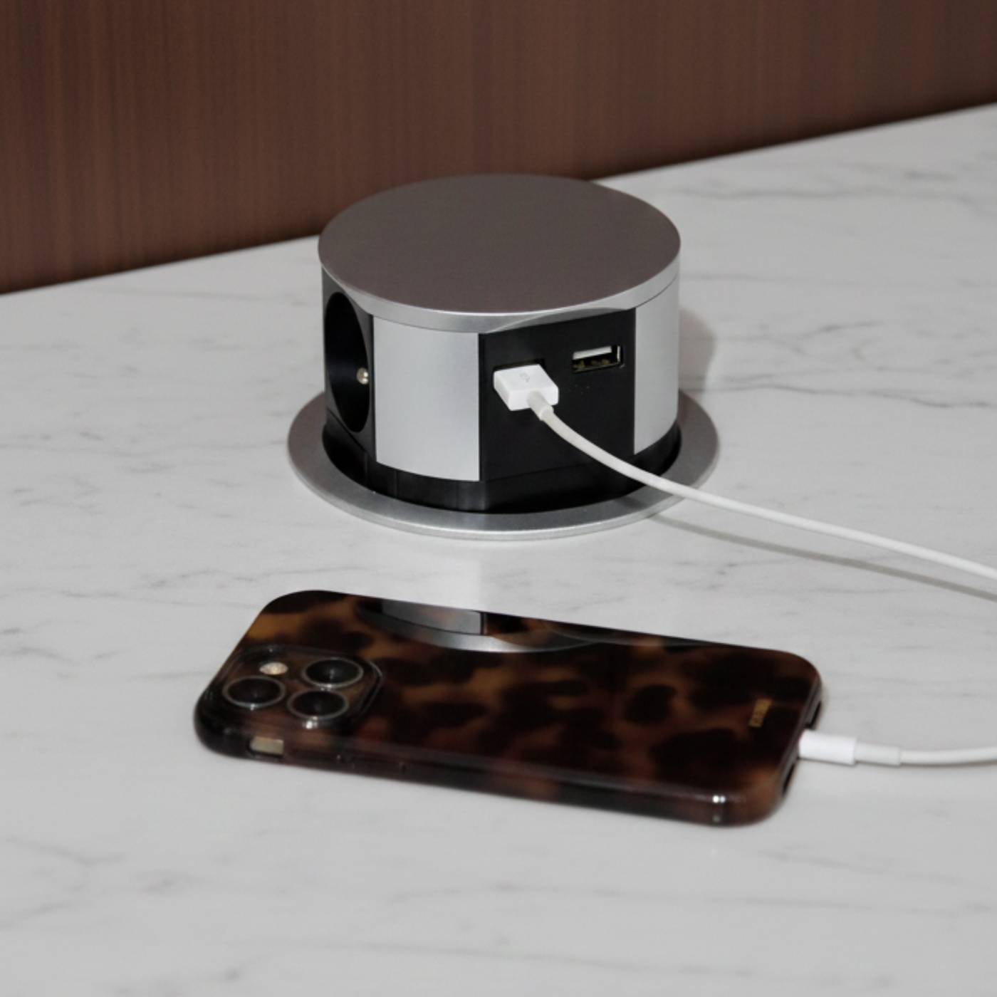 Prise plan de travail RUBY - Bloc 3 prises + 1 USB-A + 1 USB-C rétractable inox