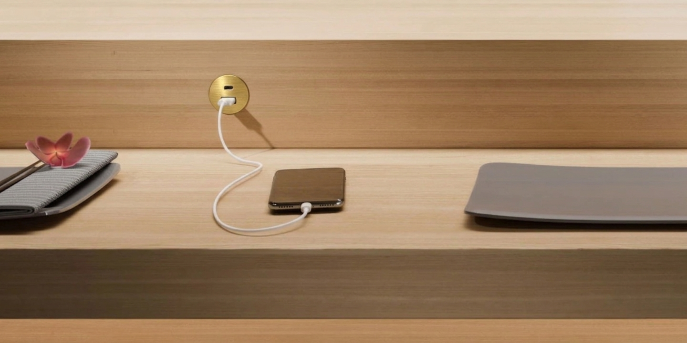 Prise USB murale ARCHEA 1 prise USB C + 1 USB-A - Prise ronde encastrable doré, luxe et technologie pour charger vos mobiles.