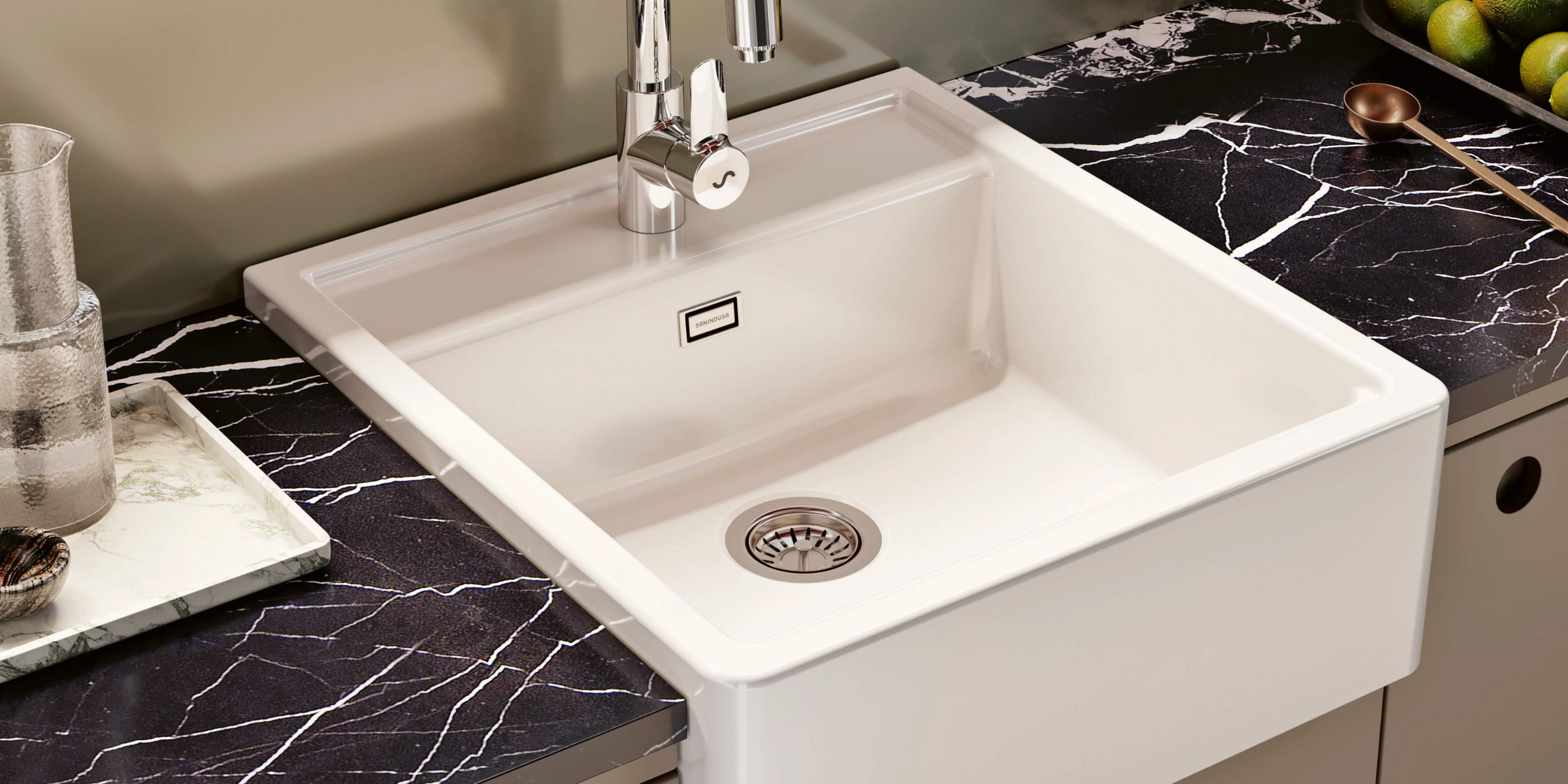 Design classique et robustesse avec l’évier BUTLER en céramique blanche (595x630), idéal pour une cuisine chic.