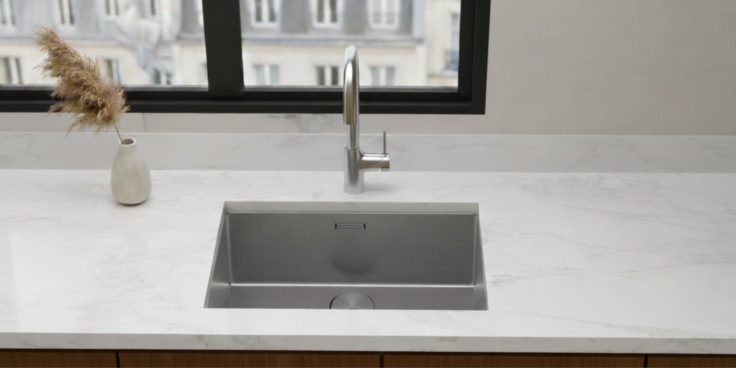 Évier sous-plan inox platinium Luisina LEGATO 1 bac 660x440 cache bonde inclus, idéal pour cuisine moderne haut de gamme.