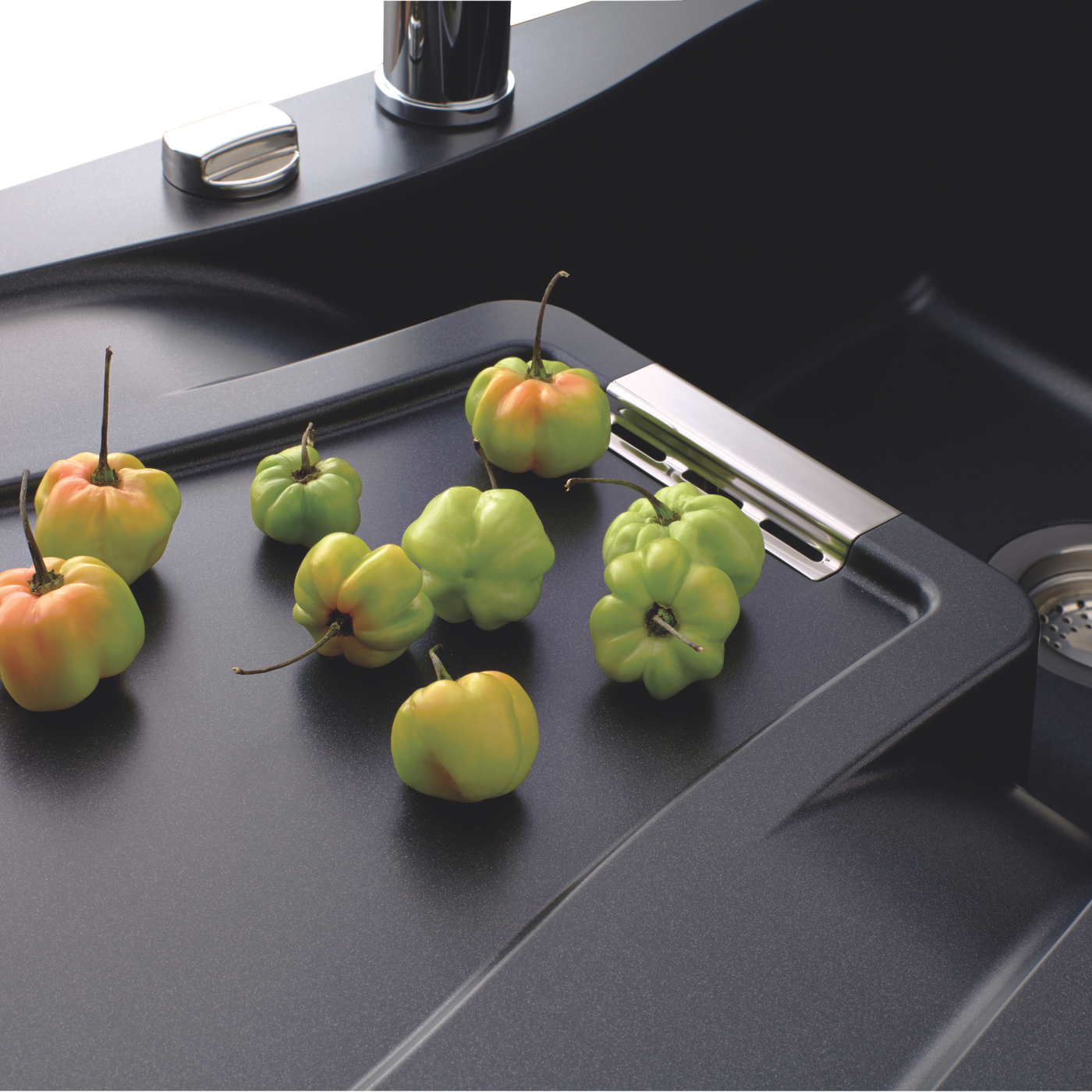 Évier granit noir magma Luisina CASCADE 1 bac 1 égouttoir