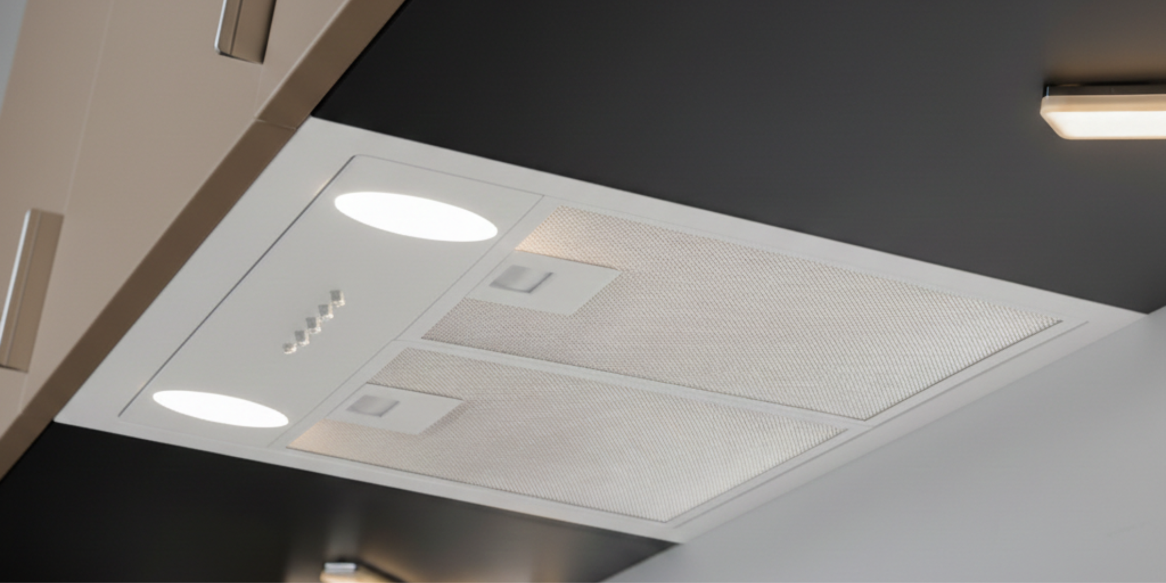Hotte cuisine Silverline encastrable ALPHA blanc 53 cm, format compact, aspiration efficace, pour éliminer fumées et odeurs.
