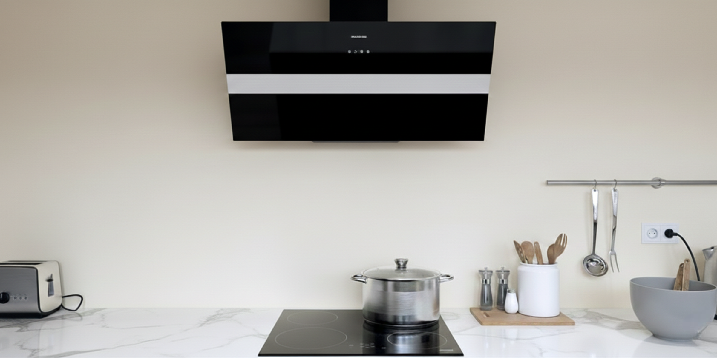 Hotte cuisine verticale Silverline ART verre noir 90 cm, façade en verre et performance optimale pour un air sain en cuisine.