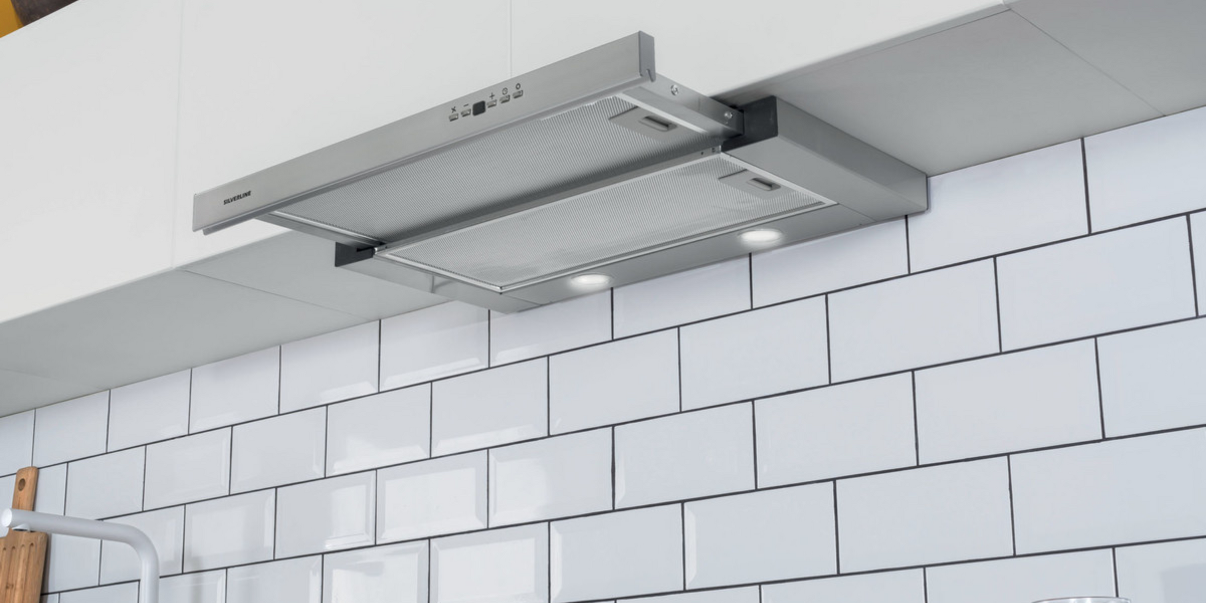 Hotte ASTA inox 60 cm, discrète et performante pour un air purifié.