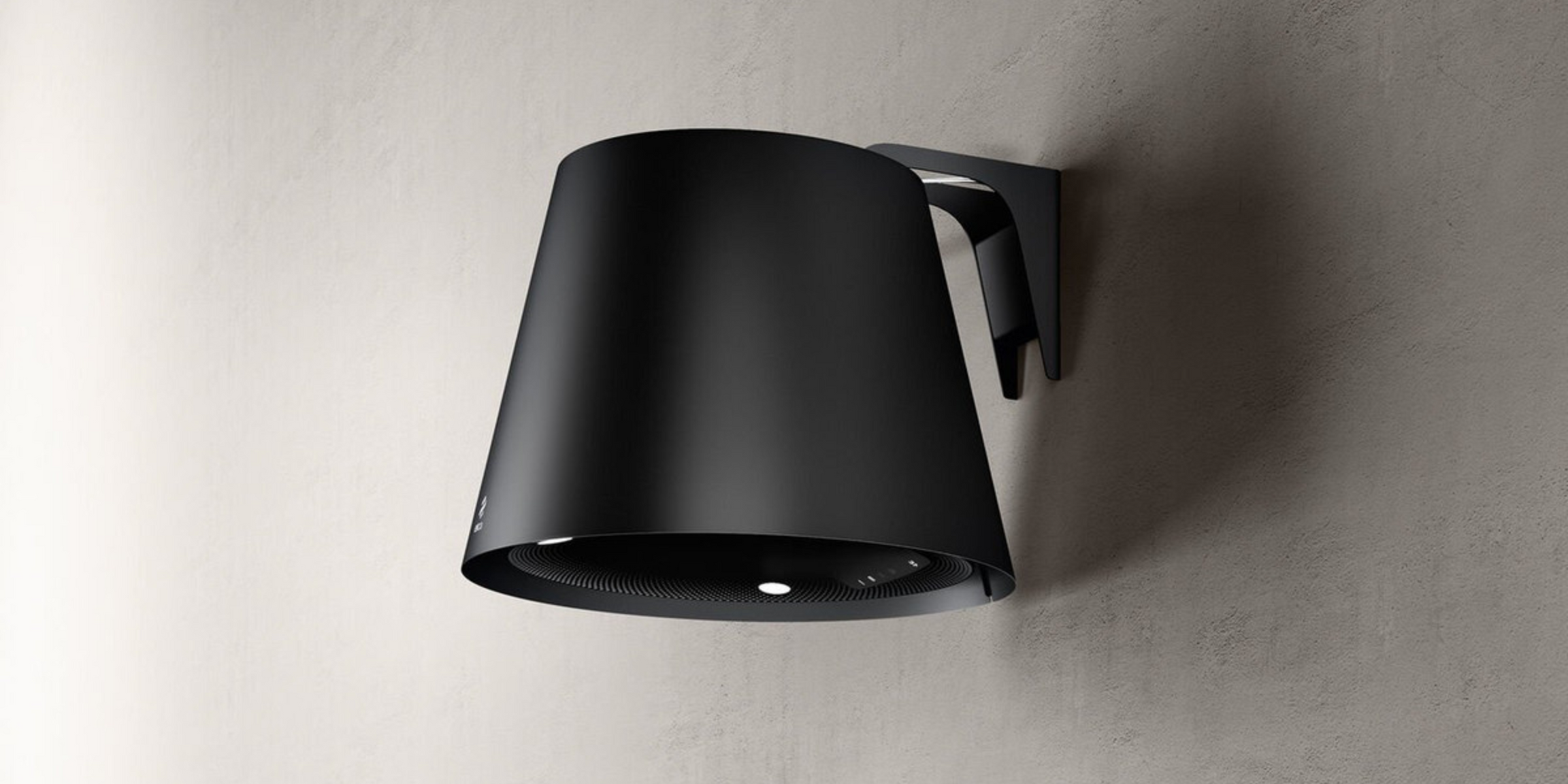 La hotte EASY UX s’adapte facilement à tout style de cuisine, assurant une évacuation optimale des fumées.