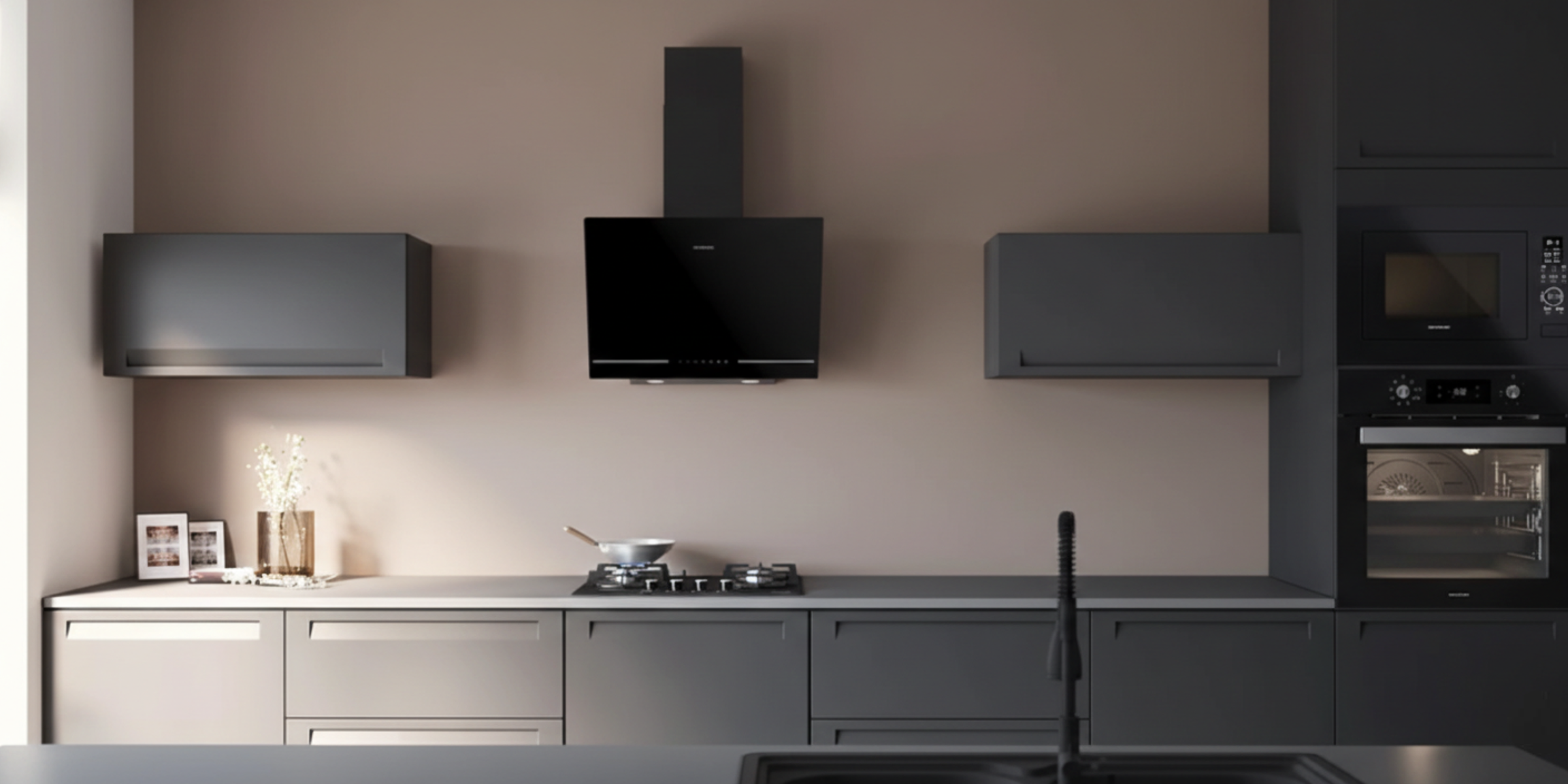 Hotte murale connectée Silverline EVORA noire 90 cm, contrôle intelligent et extraction puissante pour une cuisne saine.