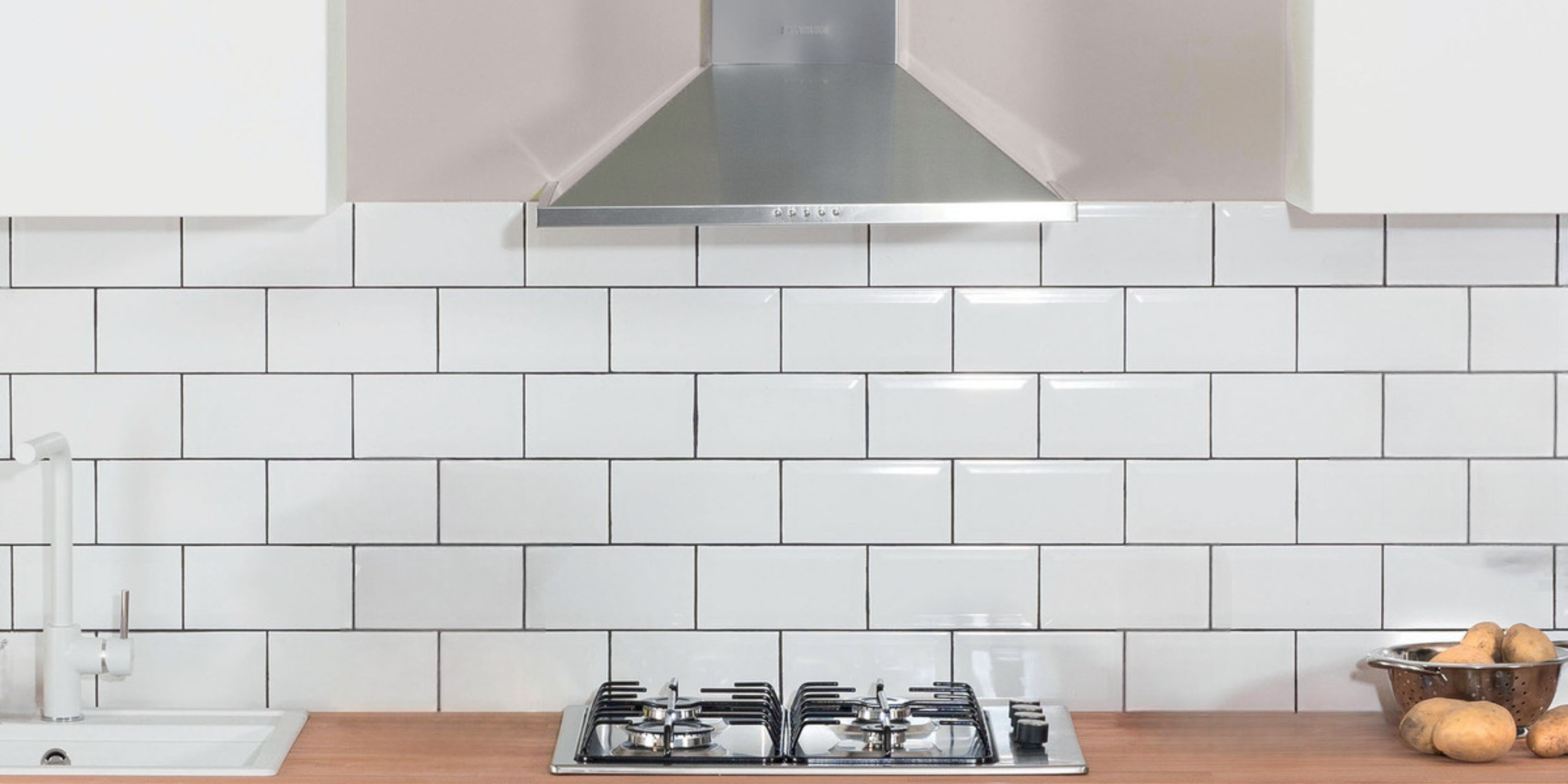 Hotte TESSY inox 600 mm, compact et efficace pour une cuisine moderne.