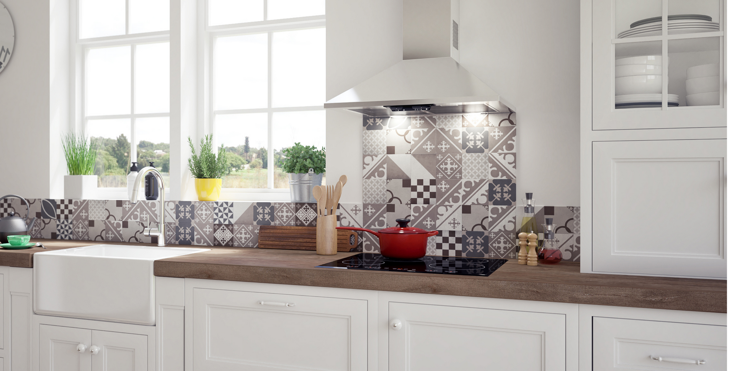 Robinet douchette chromé Luisina LUCAS dan sune cuisine blanche et bois