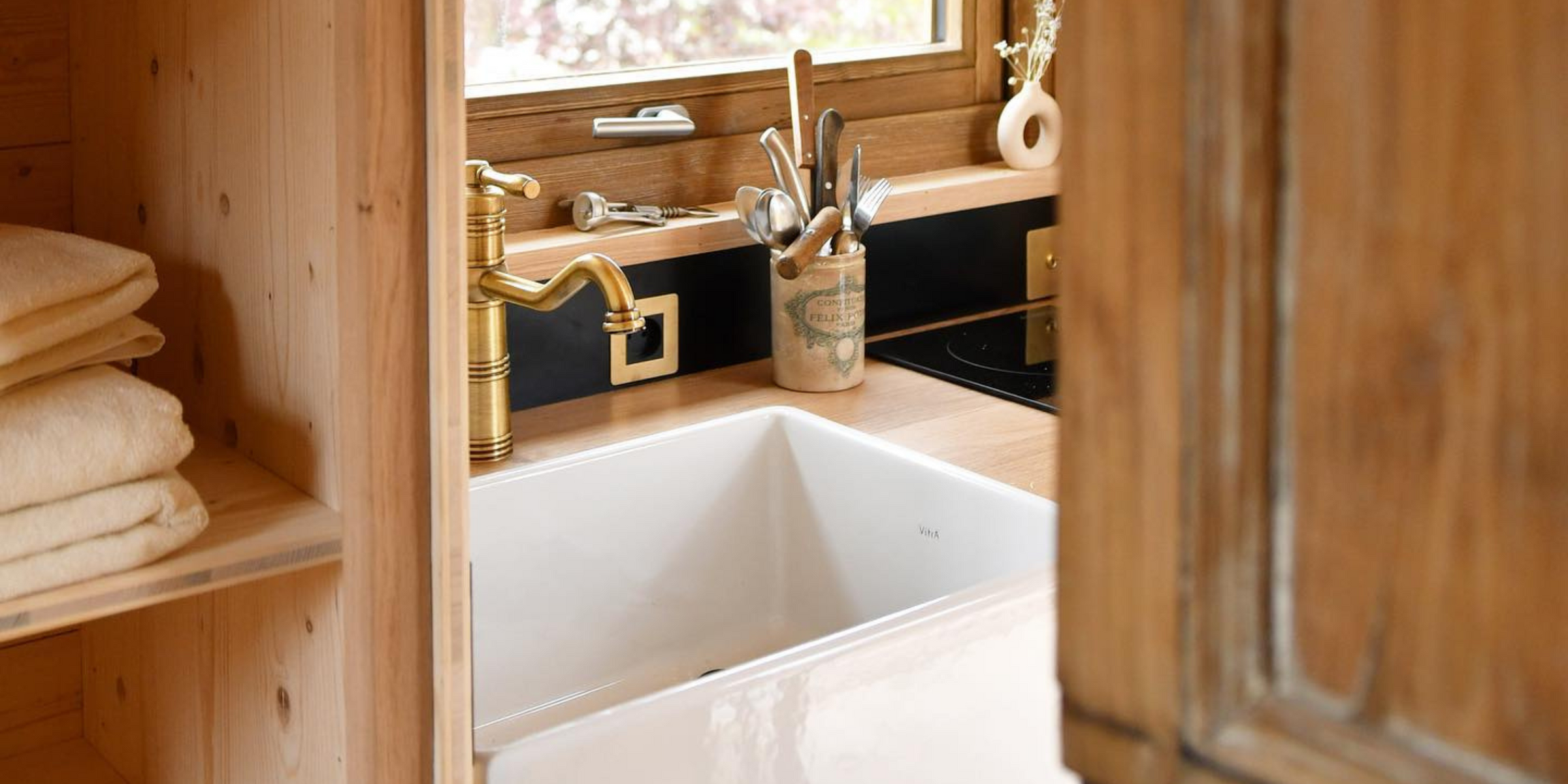 Robinet AUBIN Chambord rétro vieux bronze, touche vintage et élégance.