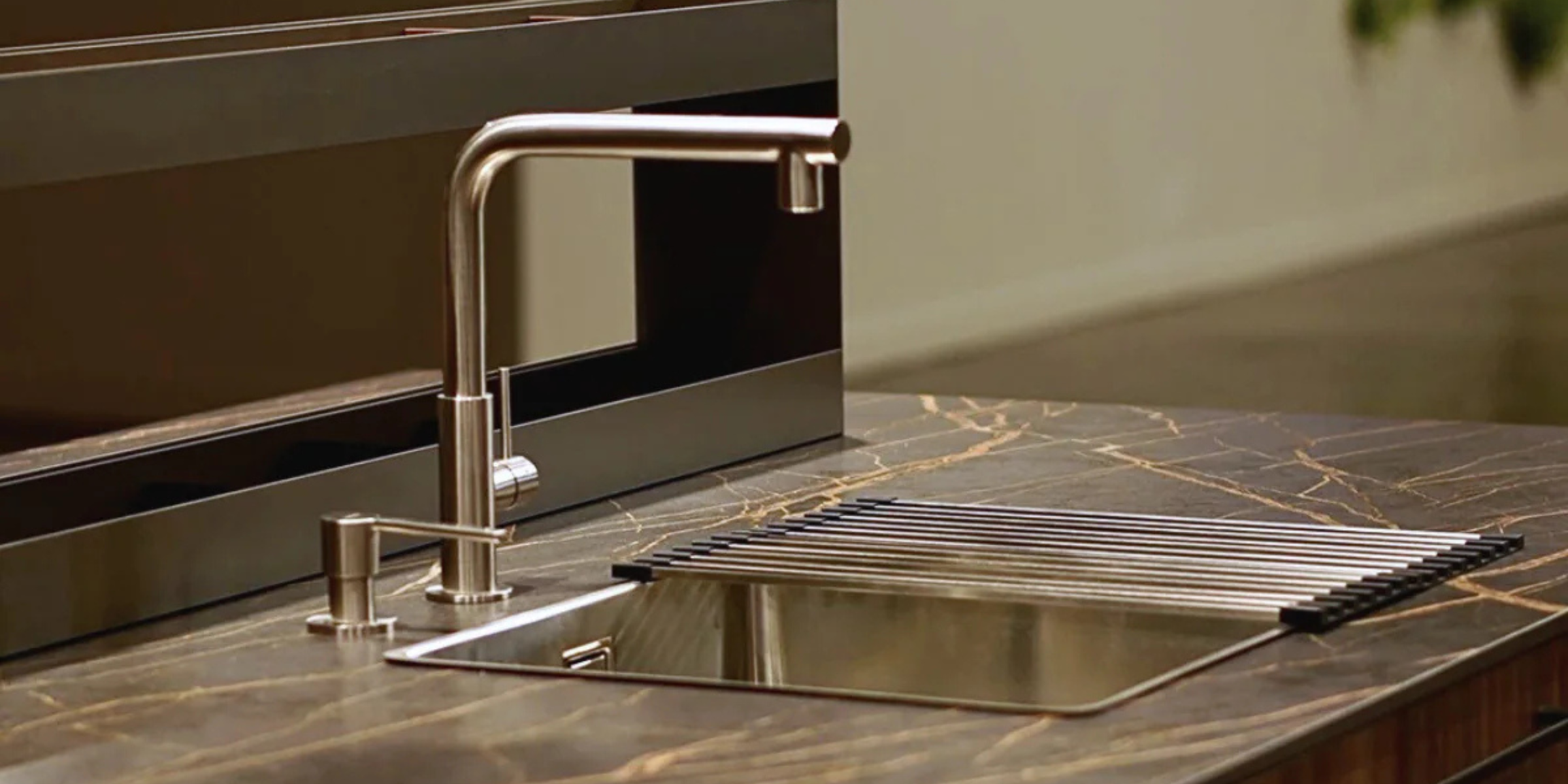 Robinet cuisine inox Luisina SARAH, mitigeur au design intemporel pour cuisine moderne, fonctionnelle et durable