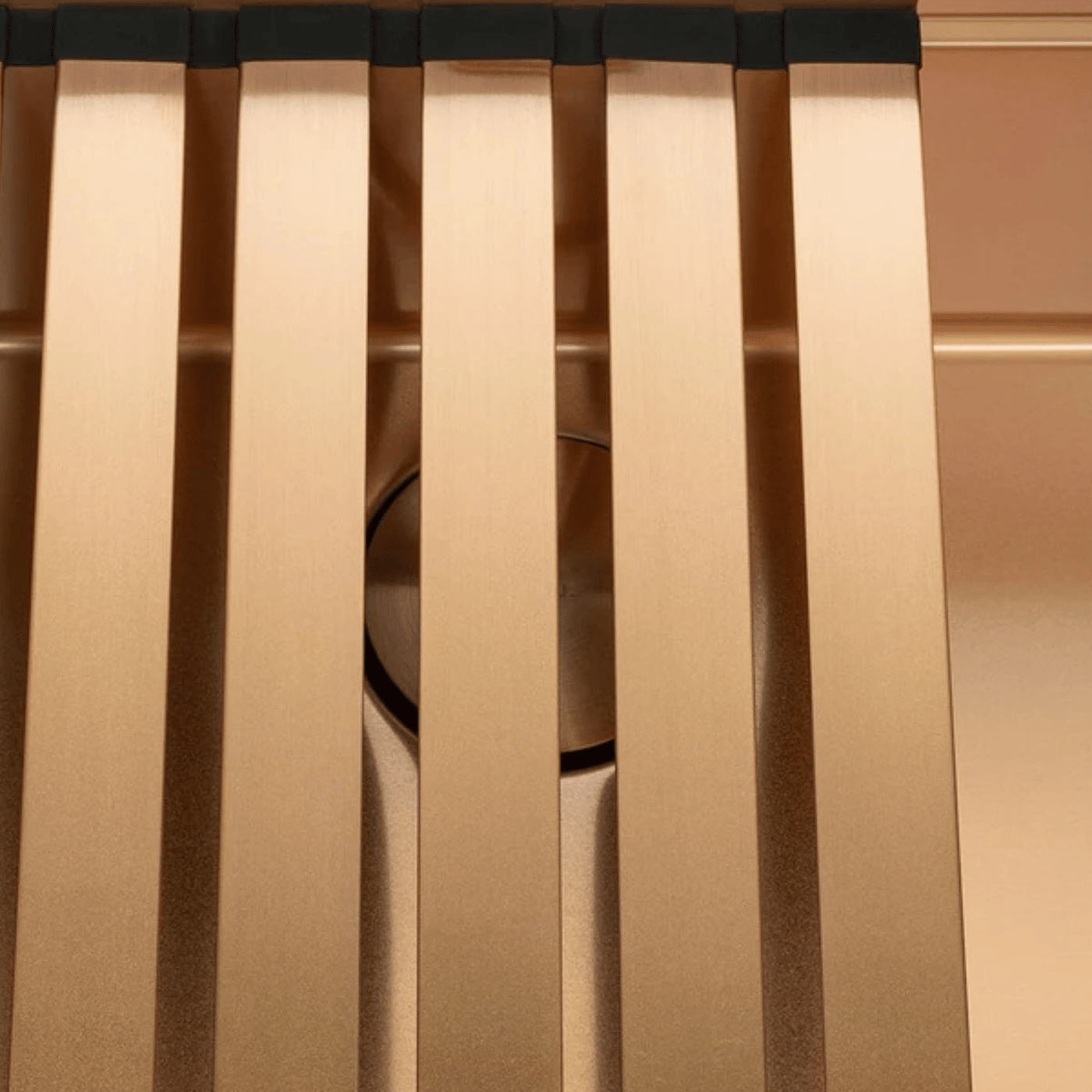 Égouttoir vaisselle rabattable inox PVD cuivre Luisina LEGATO - dessous de plat cuivré