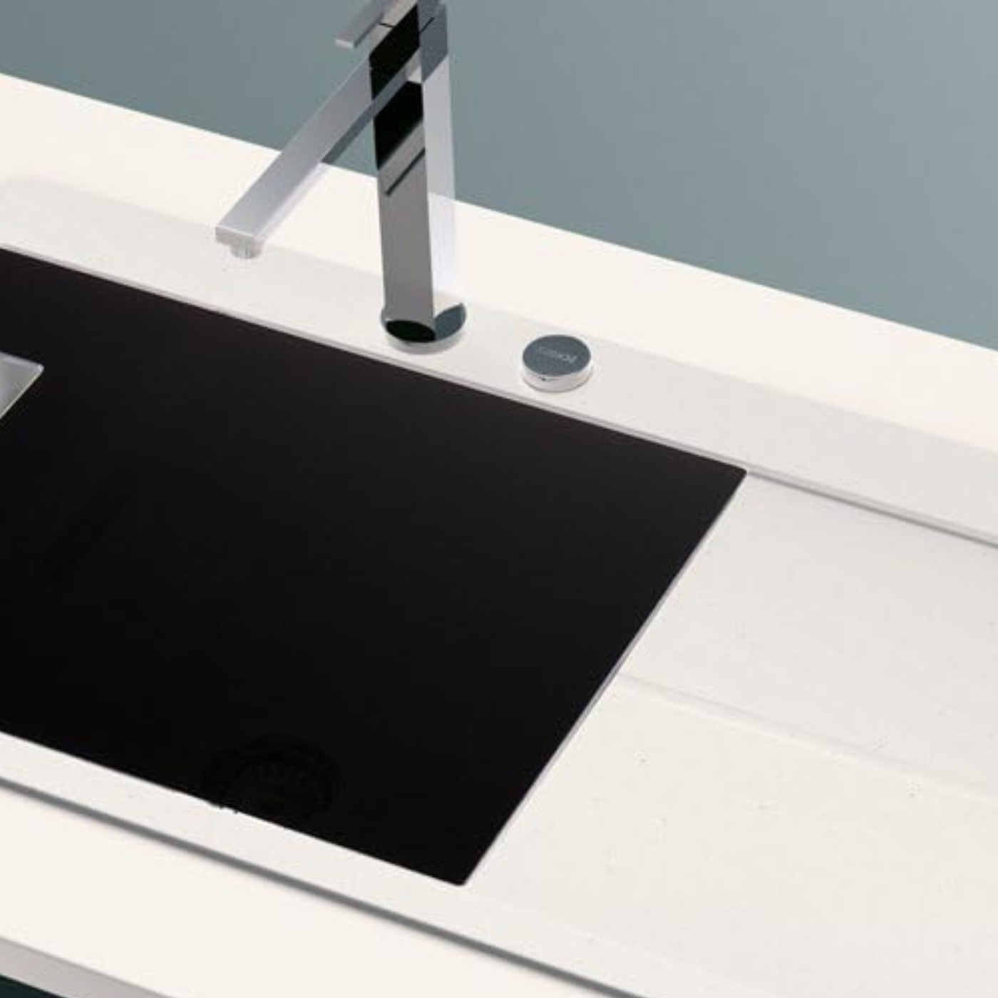 Grande planche à découper Schock en verre noir CLARA