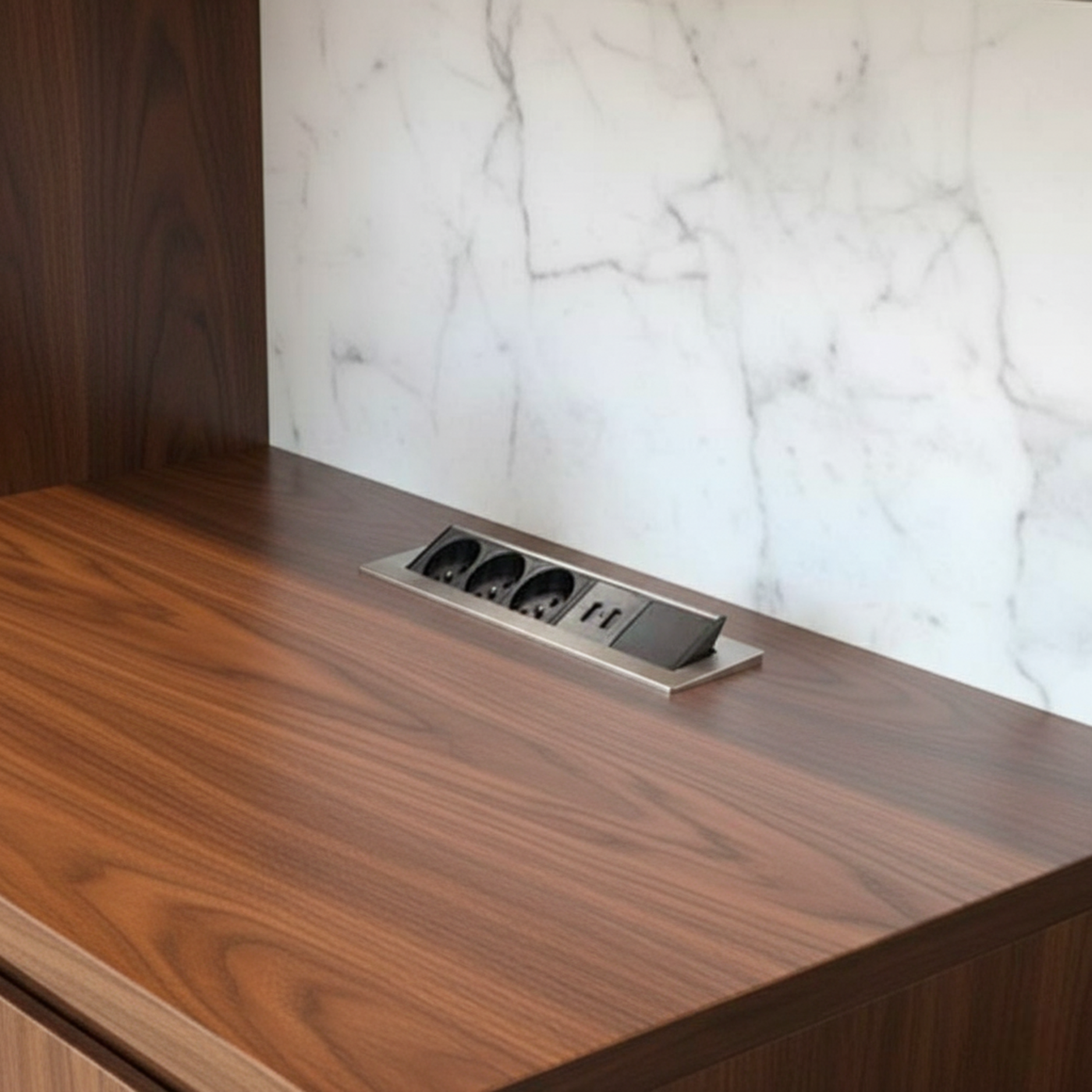 Prise plan de travail AURA - Bloc 3 prises + 2 USB-A rétractable inox