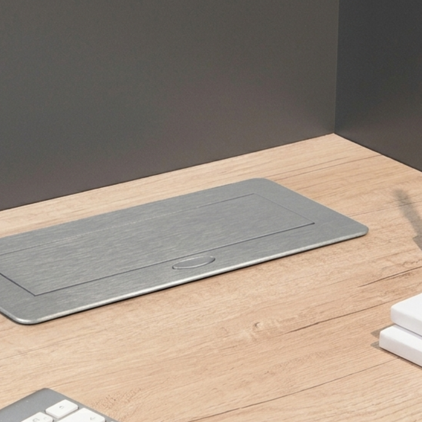 Prise plan de travail BRUME à ouverture automatique - Bloc 2 prises + 1 USB-A + 1 USB-C rétractable gris