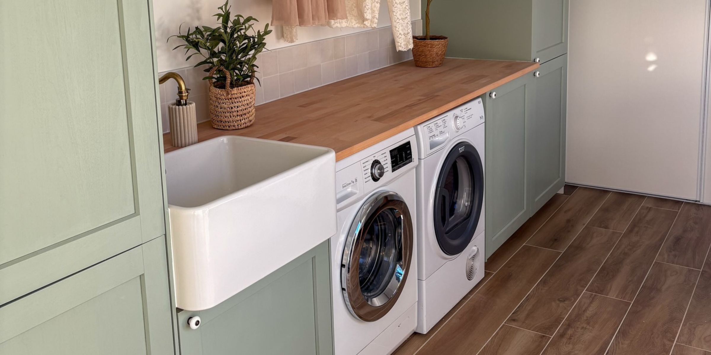 Évier timbre d'office céramique blanc Sanindusa FARMHOUSE XS 1 bac 590x458, style authentique et grande profondeur pratique.