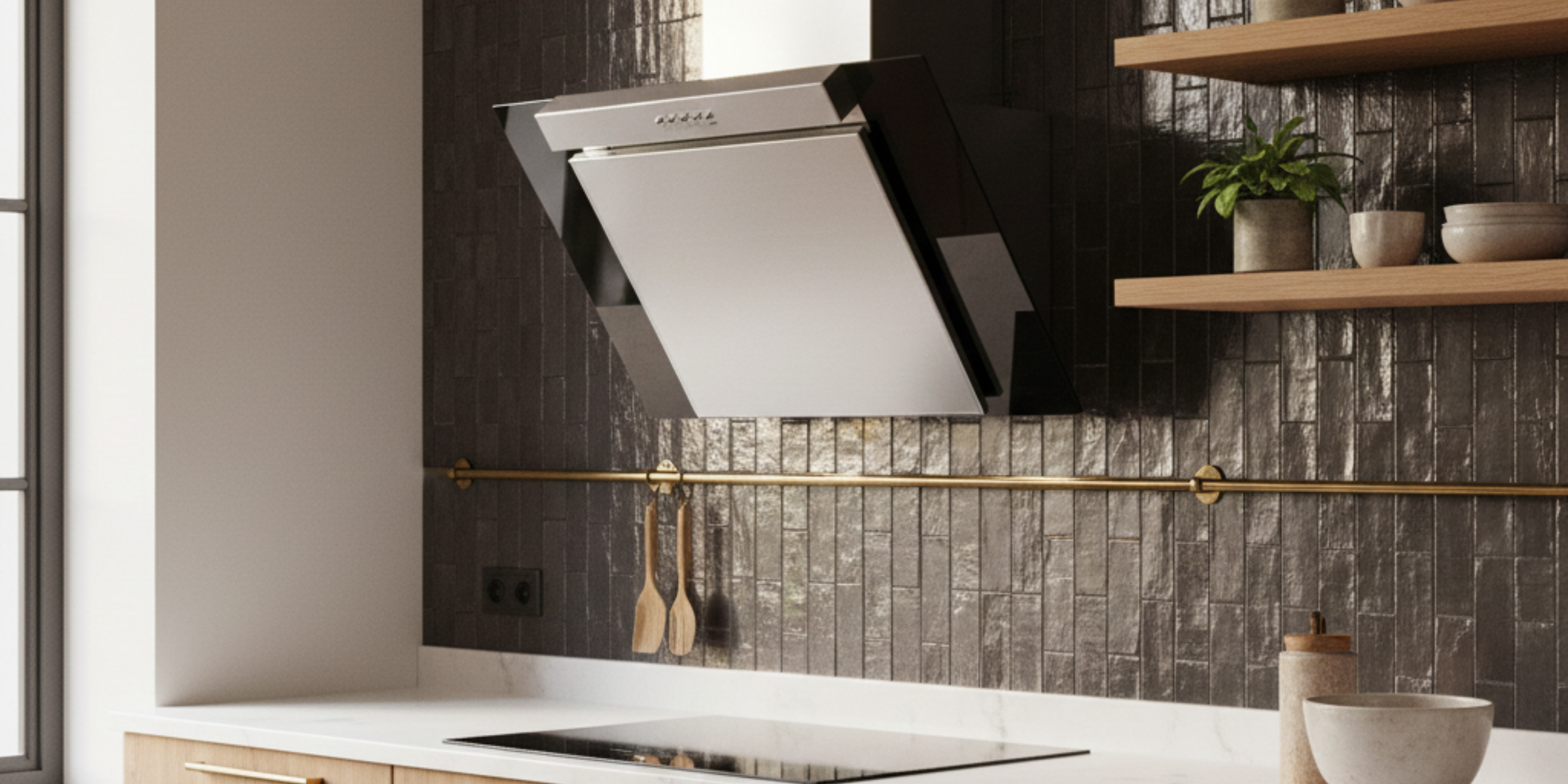 Hotte cuisine murale Silverline KIM inox et verre noir 60 cm, compact et aspiration performante pour espace cuisson maîtrisé.