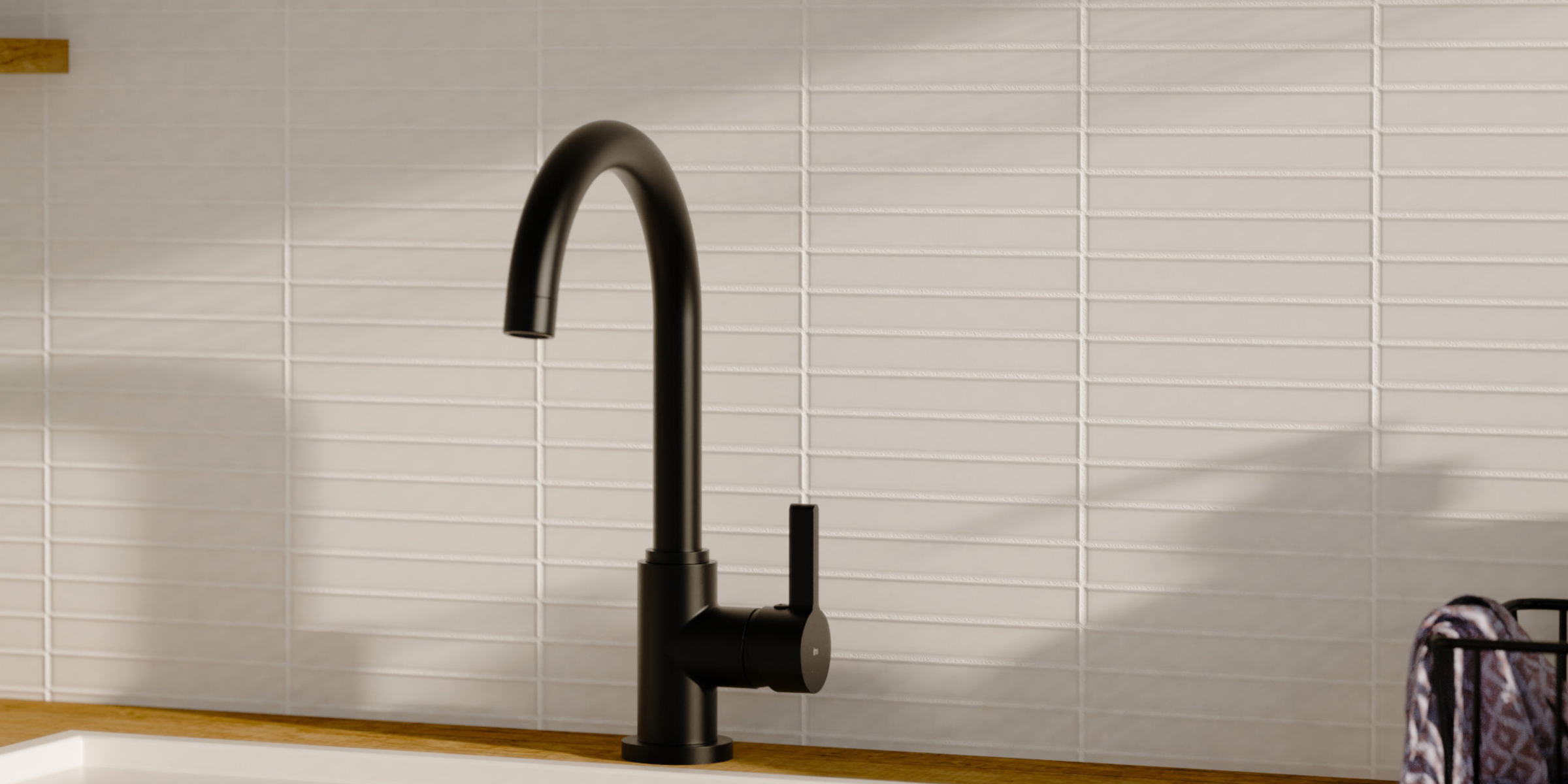 Robinet mitigeur cuisine Instmaier LEONA chromé, finition brillante miroir et design élancé pour un évier très élégant.