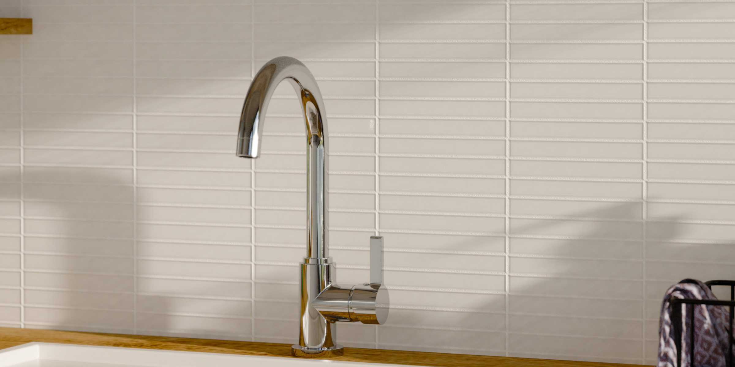 Robinet mitigeur cuisine Instmaier LEONA chromé, bec haut pivotant et cartouche céramique pour un débit d'eau fluide.