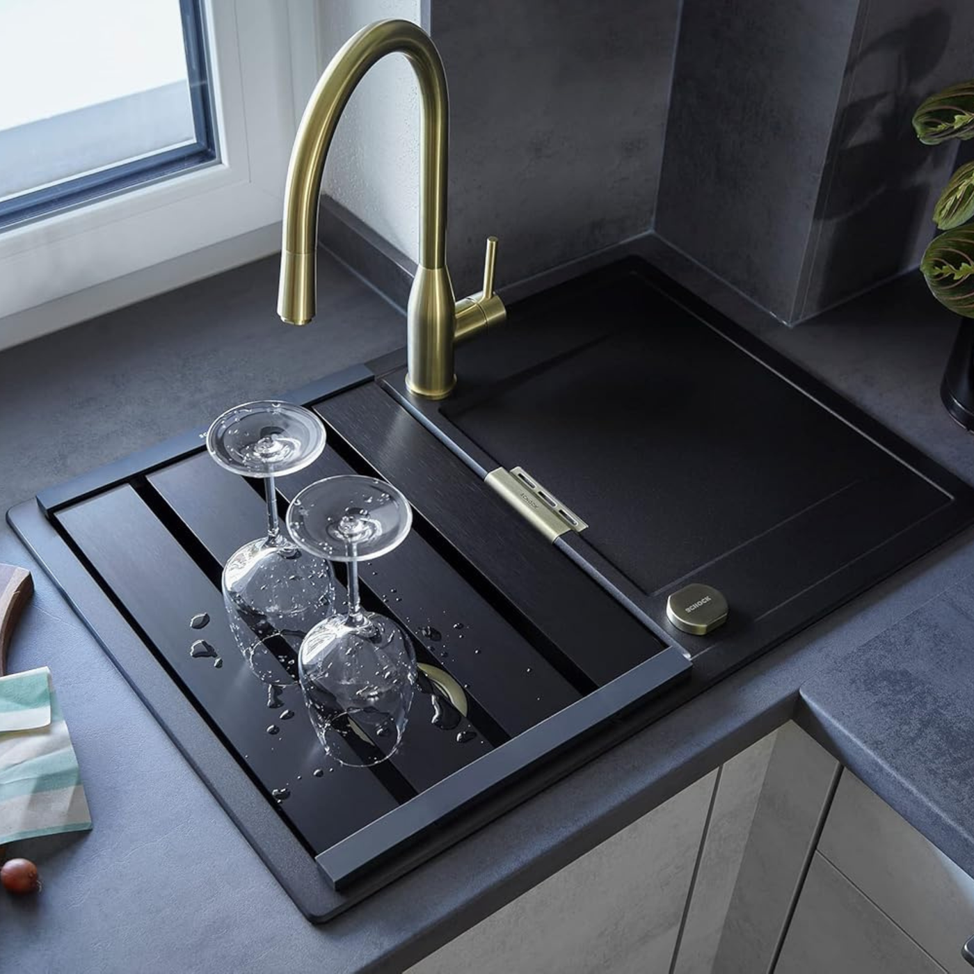 Robinet Douchette Schock KAVUS inox PVD doré