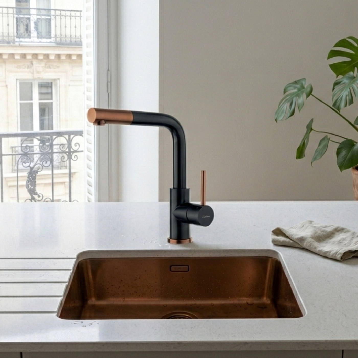 Robinet Douchette Luisina inox massif PVD noir et cuivre LENA