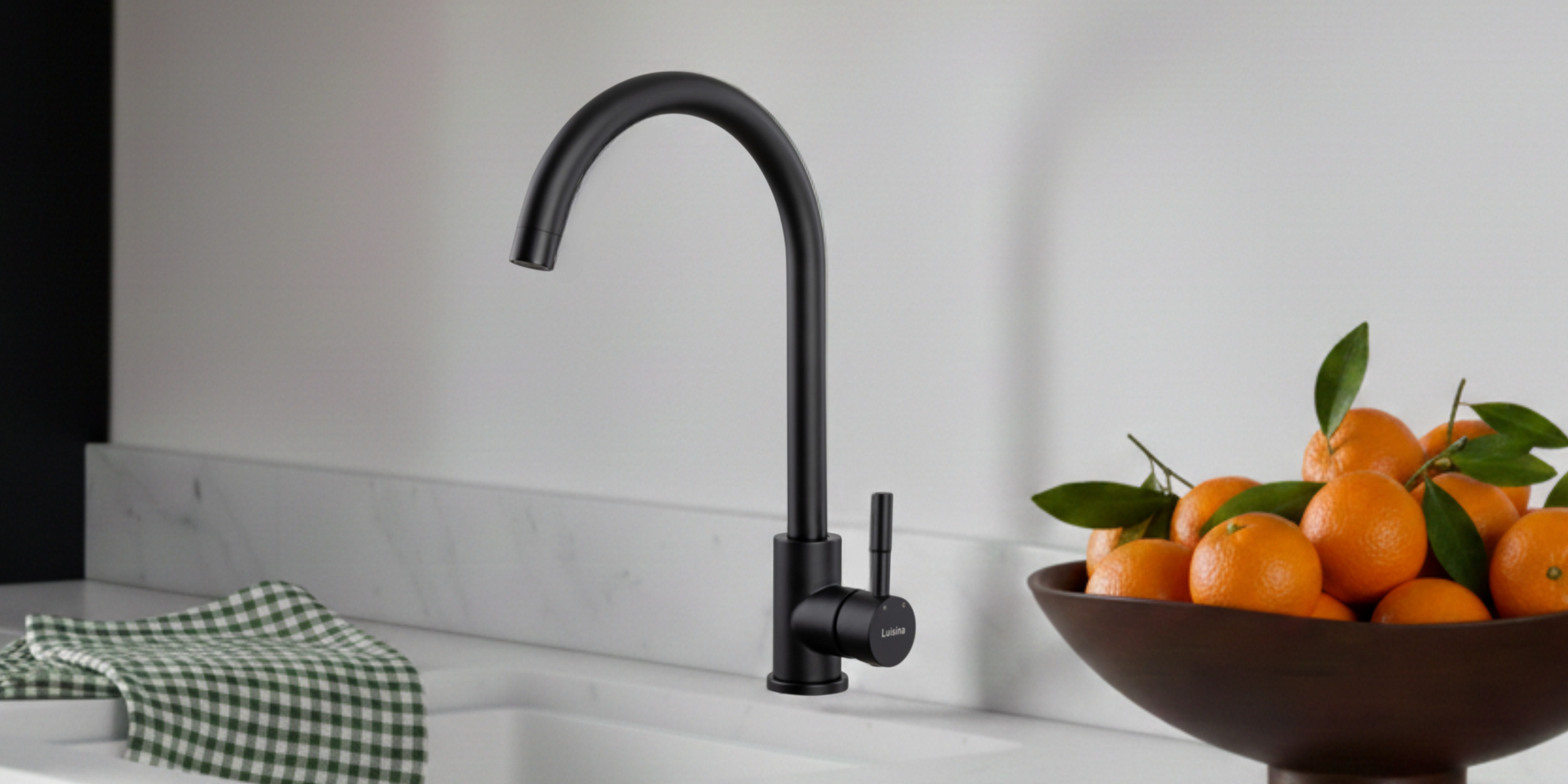 Robinet Luisina inox noir mat SIMON, look épuré et surface résistante, pour apporter du caractère à votre espace évier.