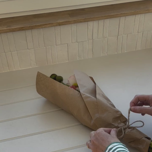 Robinet Douchette Luisina inox massif PVD doré or clair LENA, finition brossée luxueuse pour une cuisine haut de gamme.