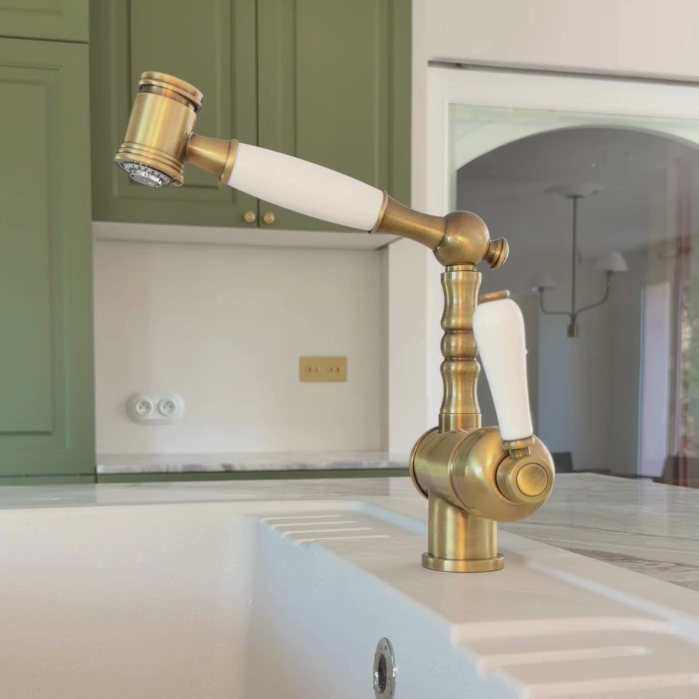 Robinet douchette vintage vieux bronze Chambord ADELIN